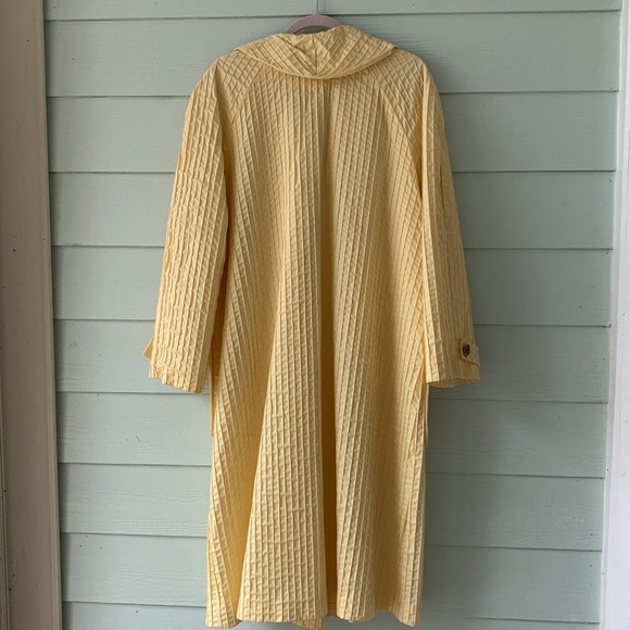 Vintage 1960’s Pleated Yellow Trench Jacket - Picture 6 of 9